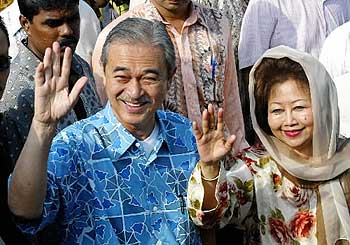 Malaysian Prime Minister Datuk Seri Abdullah Ahmad Badawi with wife Datin Paduka Endon Mahmood Ambak